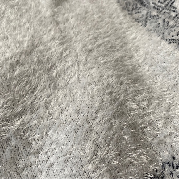 Maccine Shawl/Poncho - Picture 2 of 8